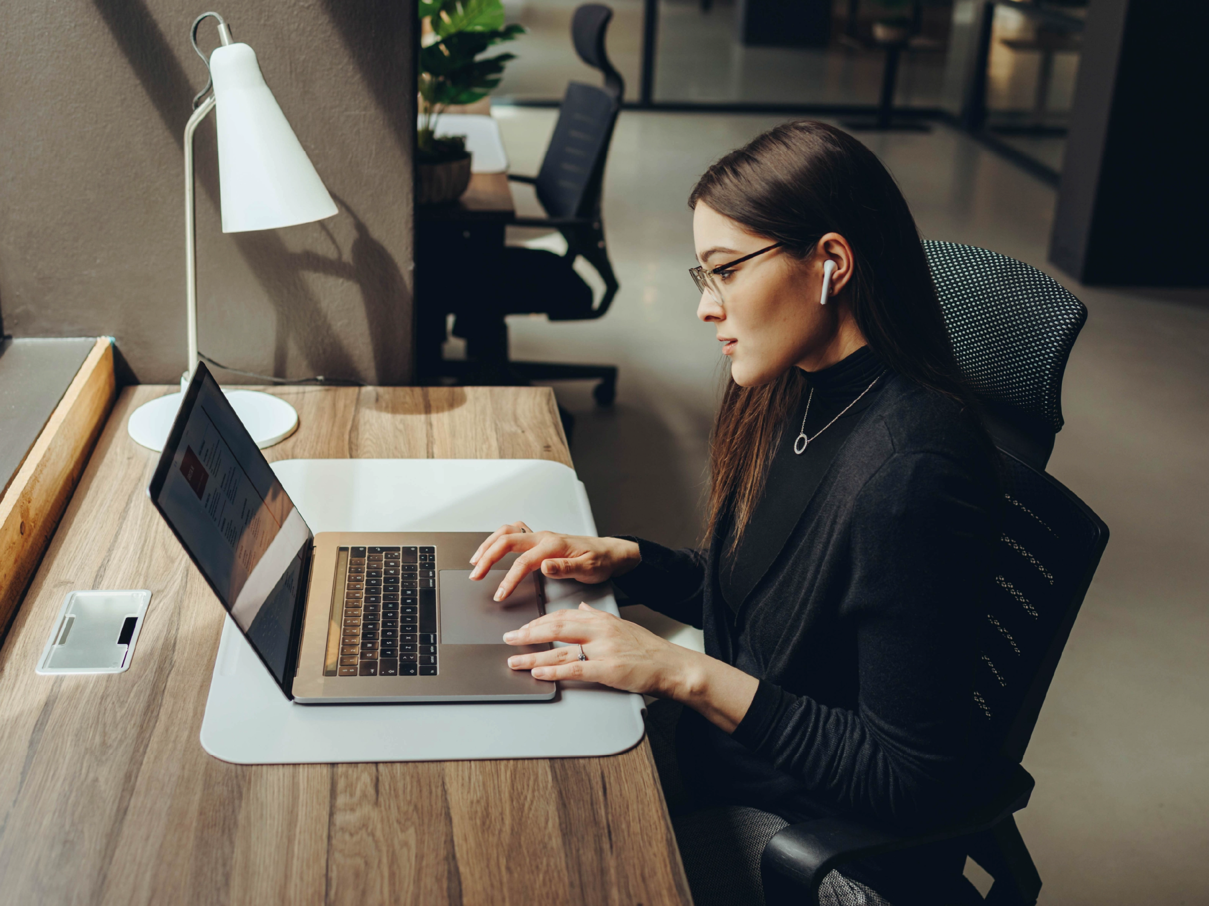 Lawyer using multiple types of technology while working on a case