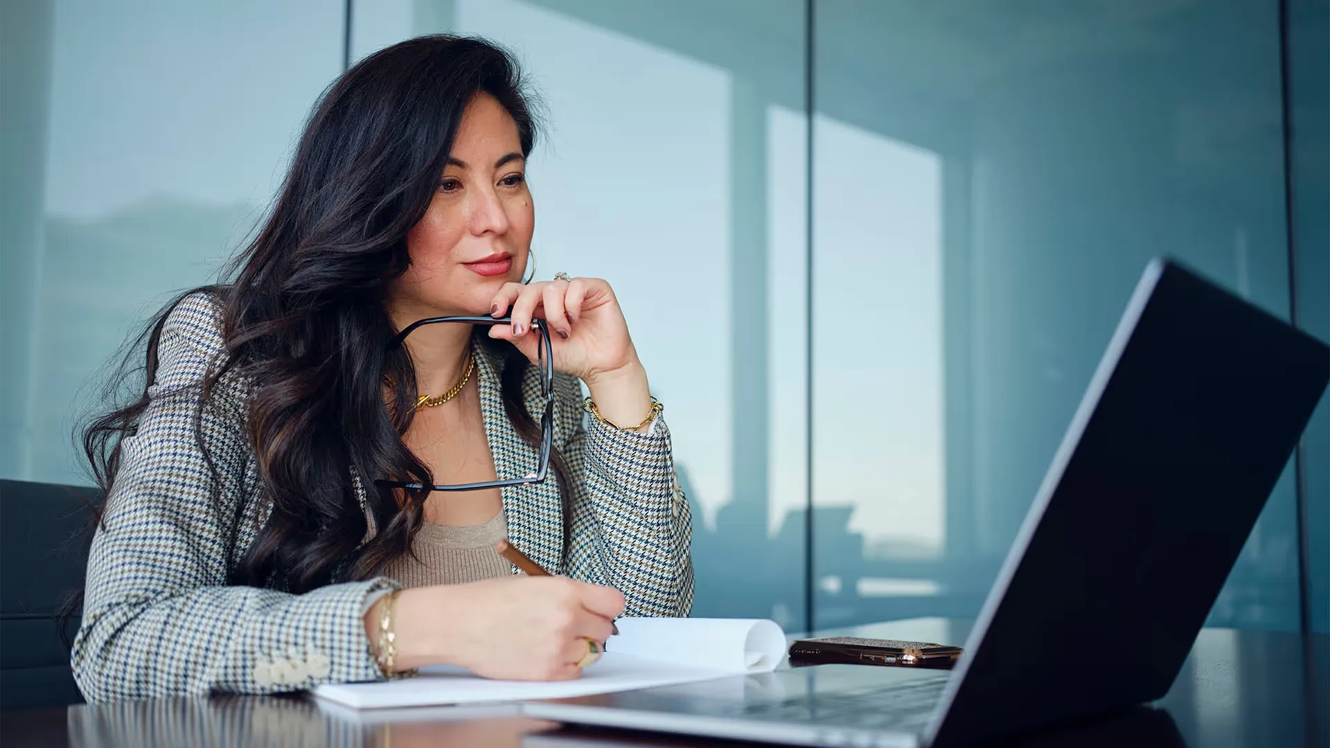 Lawyer using software to track time