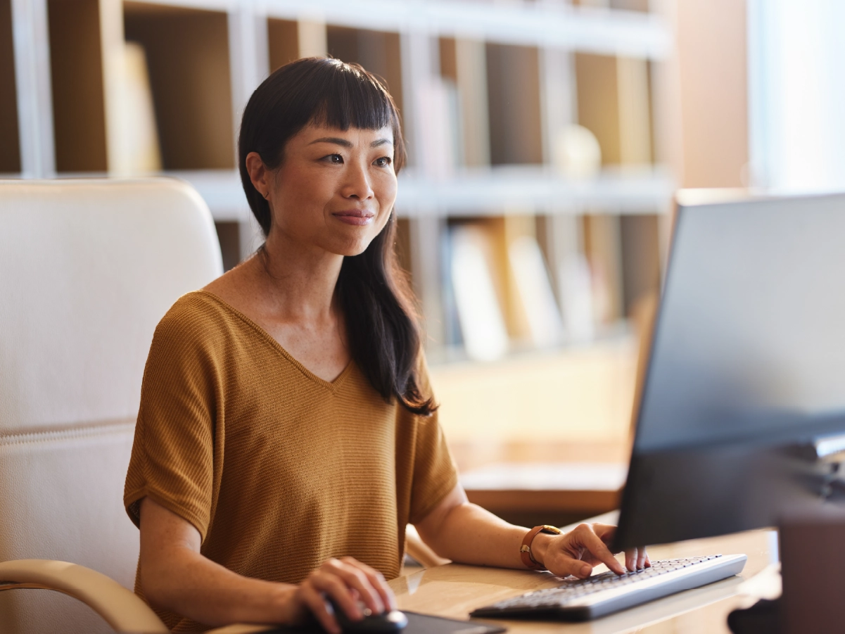 Lawyer using AI to help with a legal contract