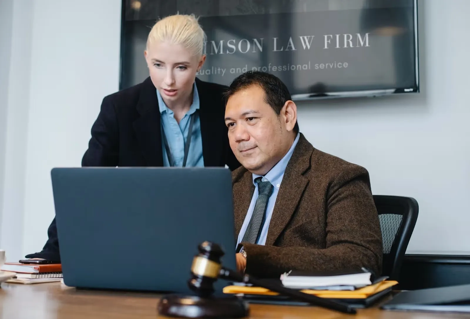 lawyers looking at computer to discuss a case