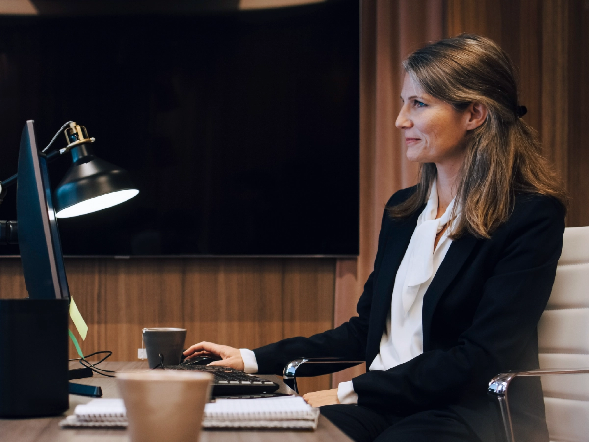 Lawyer using AI for legal research