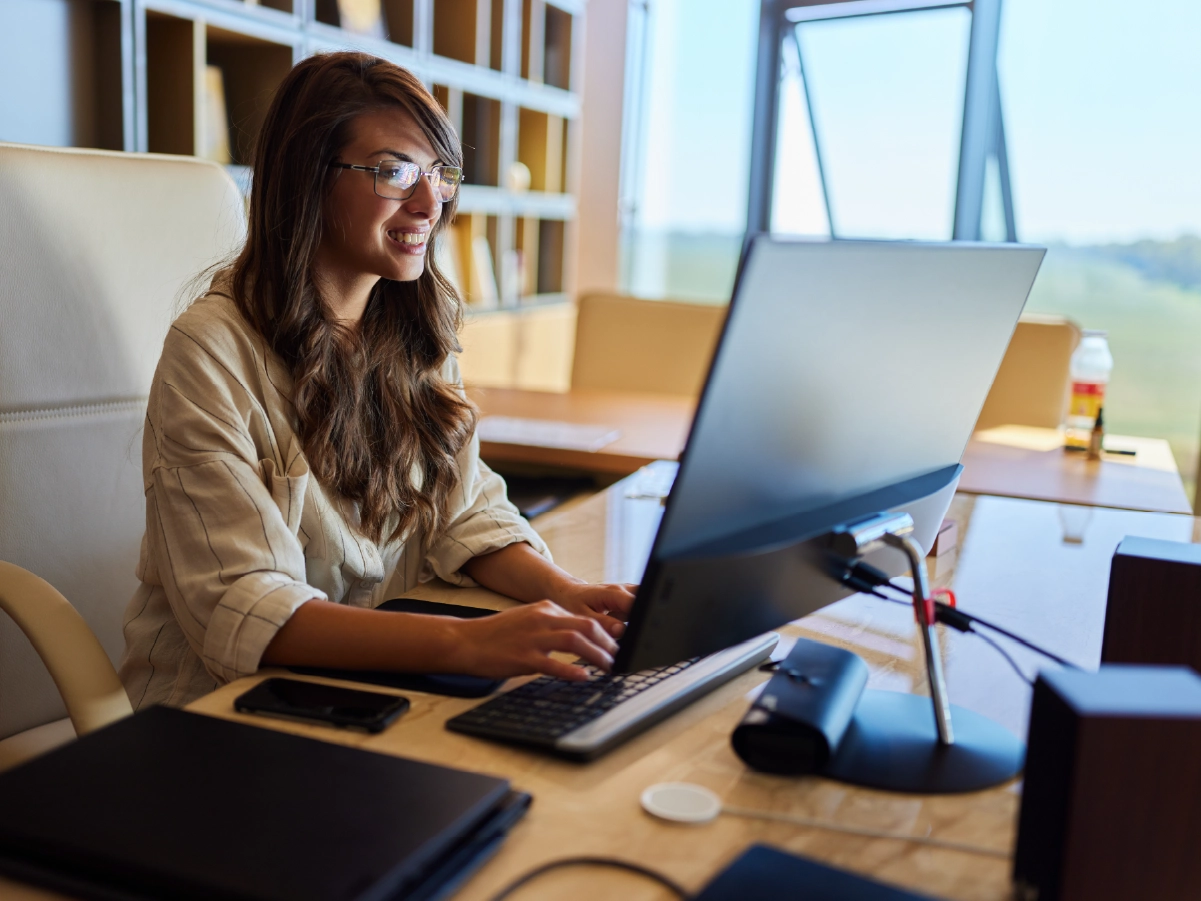 Lawyer using AI tools to summarize legal documents