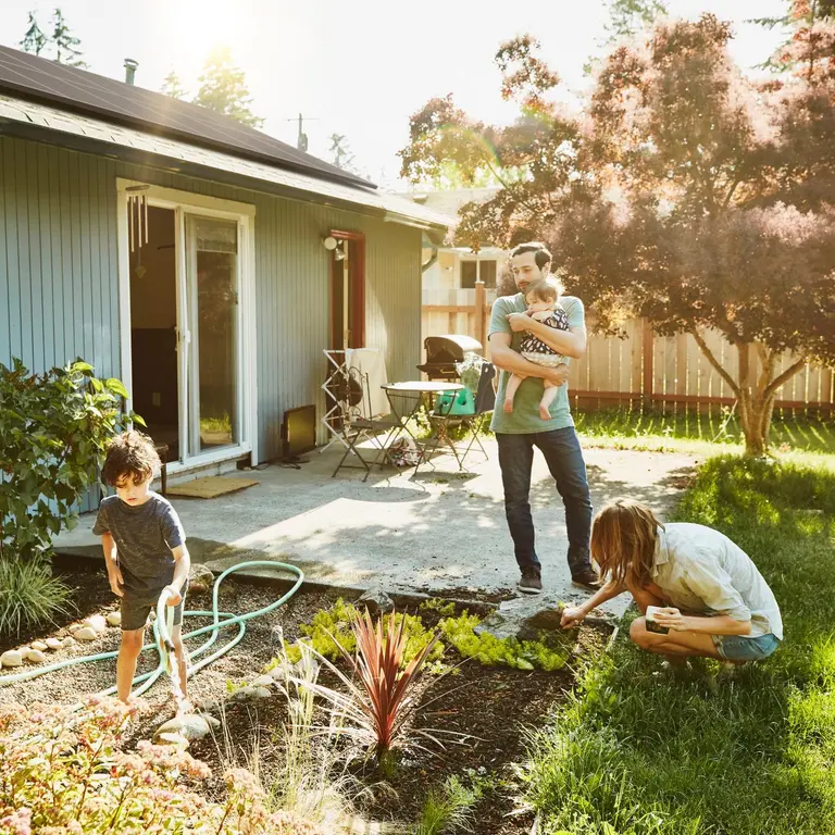 Solar power and battery storage optimized for California