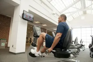 Lo Davis getting rehab after knee surgery