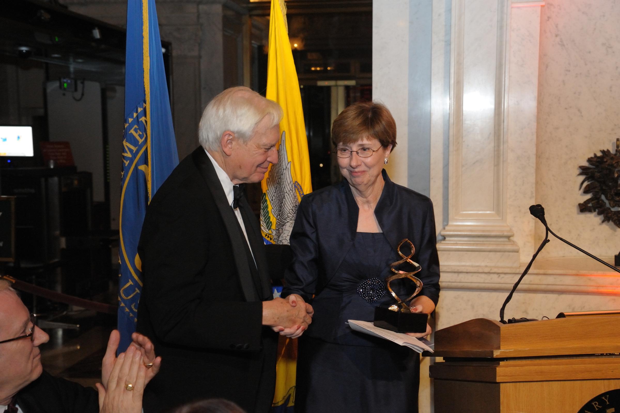 Ann Duesing receives the National Library of Medicine Michael E. DeBakey Library Services Outreach Award