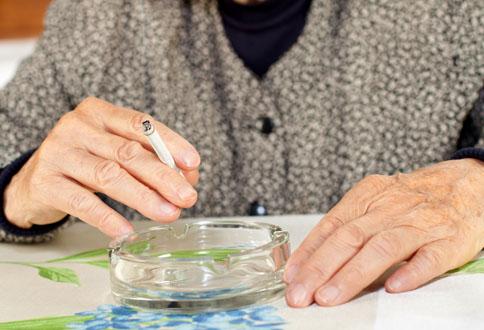 Smoking is a risk factor for chronic total occlusion.