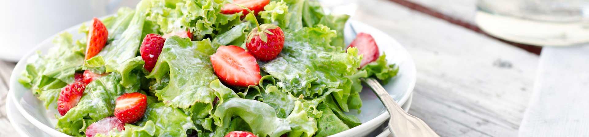 salad with strawberry