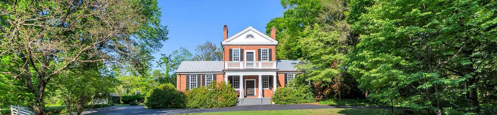 Oak Lawn property in the spring