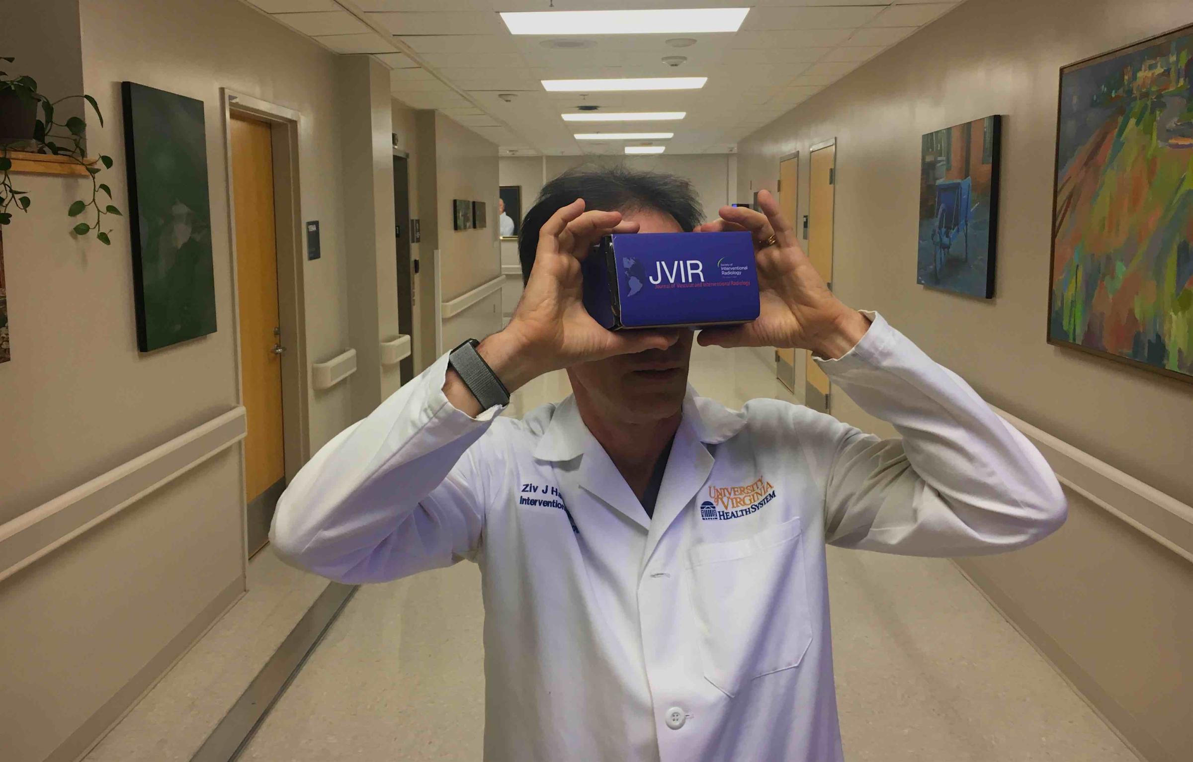 Ziv Haskal, MD, views the radiology procedure in virtual reality.