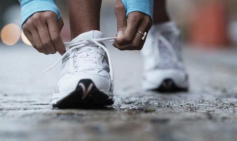 Outdoor gait training can help treadmill runners suffering from shin splints -- even when they return to training on a treadmill, new research suggests.
