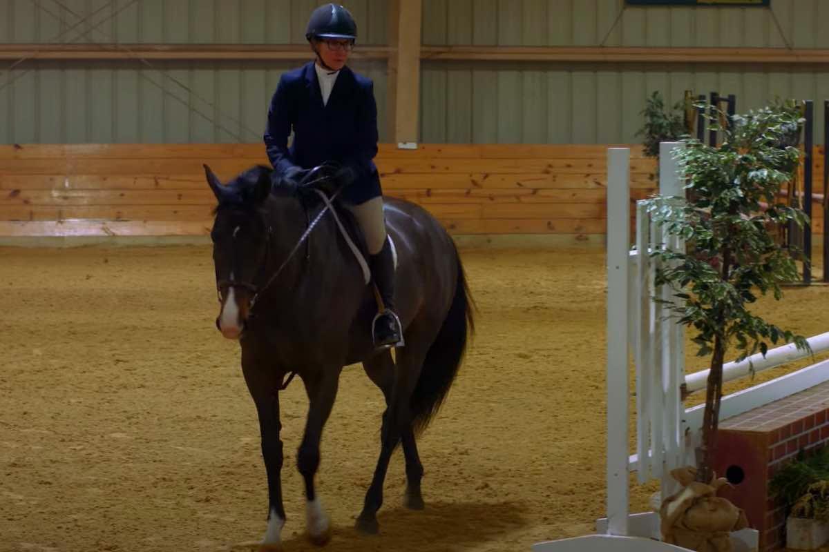 hip replacement patient Susan Mong riding a horse