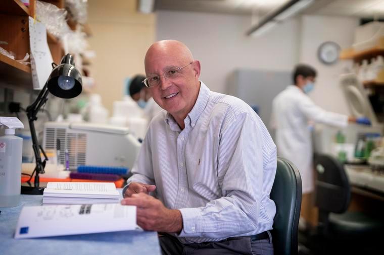 Kenneth Walsh, PhD, and his team have discovered how Y chromosome loss triggers changes in heart immune cells that make the cells more likely to cause scarring and heart failure.