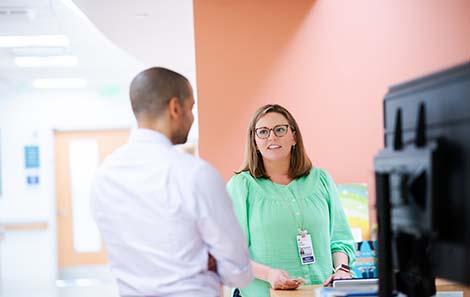 Genetic counselor and nurse talk about genes